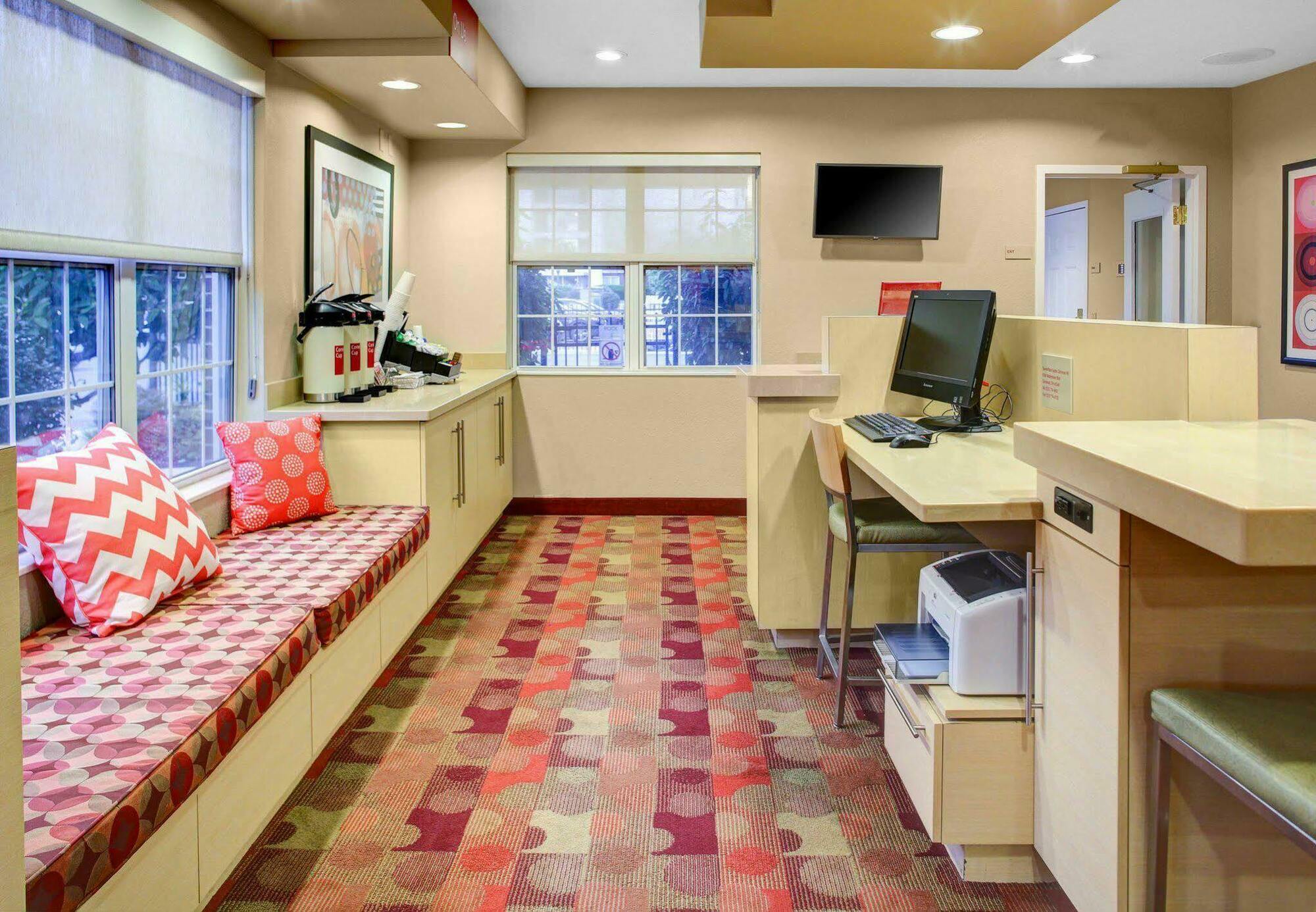 Hawthorn Extended By Wyndham Cincinnati Ne 3*